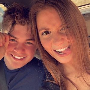 Meet your Posher, Cayda